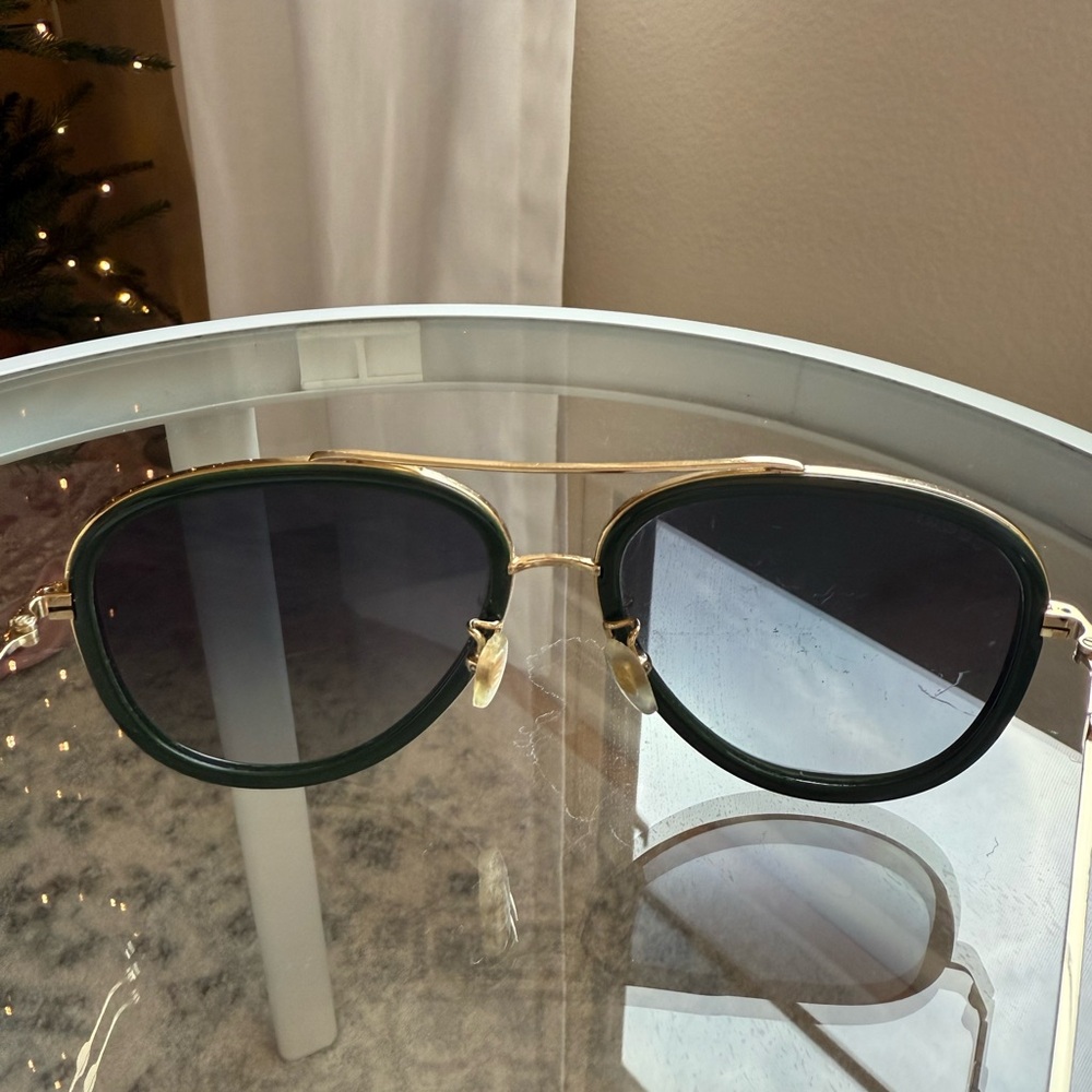 Gucci Aviator Sunglasses with Signature Web Stripe & Gold Frame - Picture 4 of 8